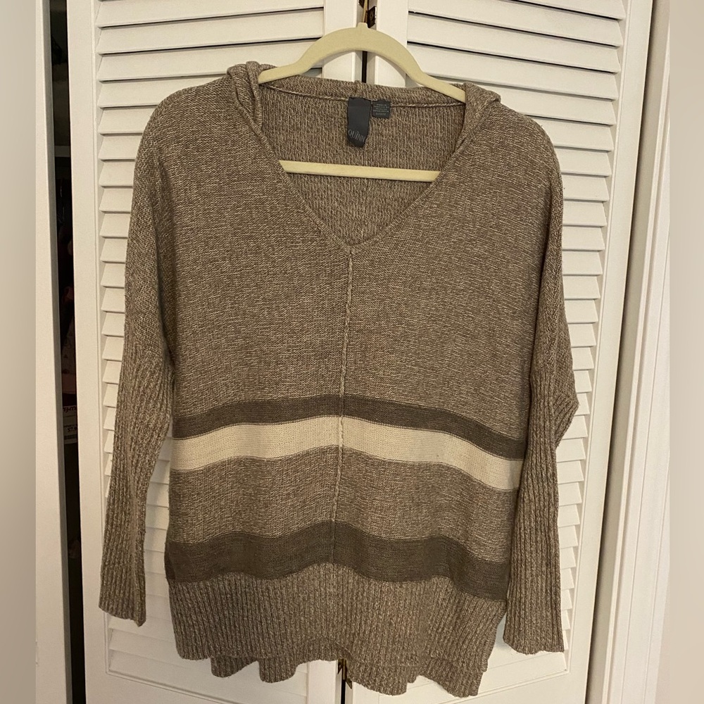 Long sleeve hooded sweater